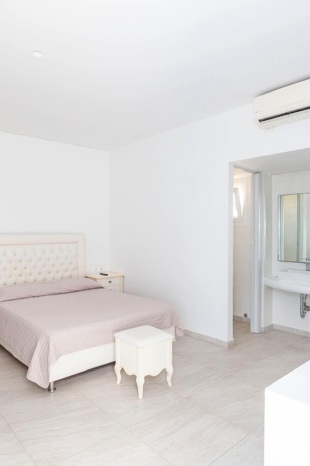La Villa Rooms